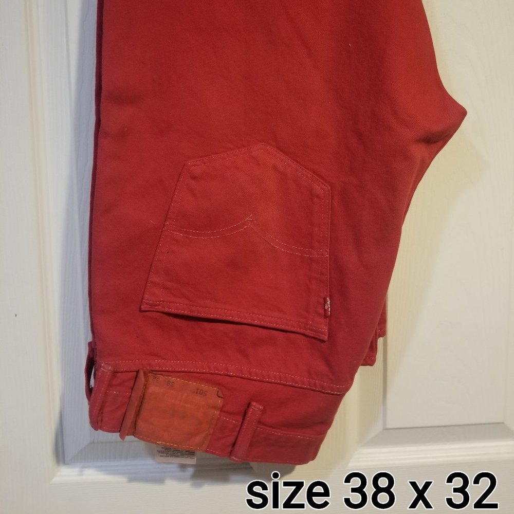 Men's Red Levi 501 size 38 x 32